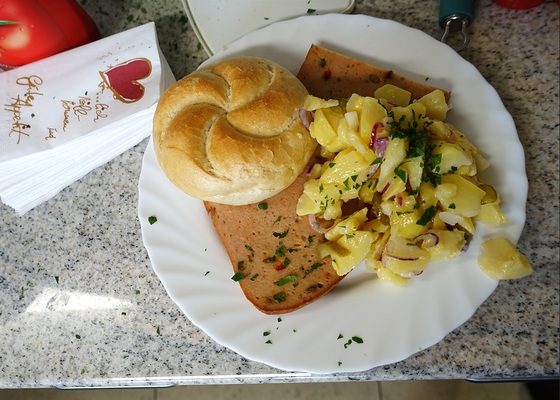 Faschingsfrühschoppen im Pfarrsaal